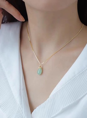 天然水滴形和田玉吊坠小众设计