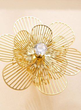 跨境热款钛钢镂空镶钻花朵戒指