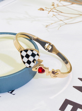 玫瑰金钛钢手镯黑贝棋盘格爱心字