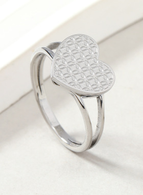欧美个性钛钢爱心花瓣戒指
