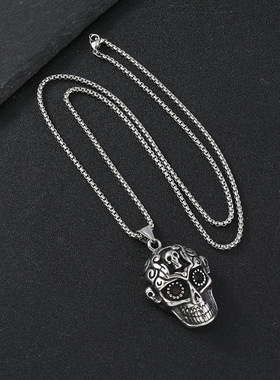 欧美跨境嘻哈饰品个性复古狮子头男士铸造钛钢项链骷髅鬼爪吊坠女