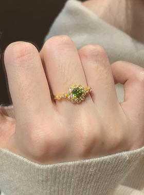 绿色闪钻太阳花金色开口食指戒指