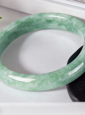 精美翠色手镯时尚百搭浅绿女款手镯简约大气CJ