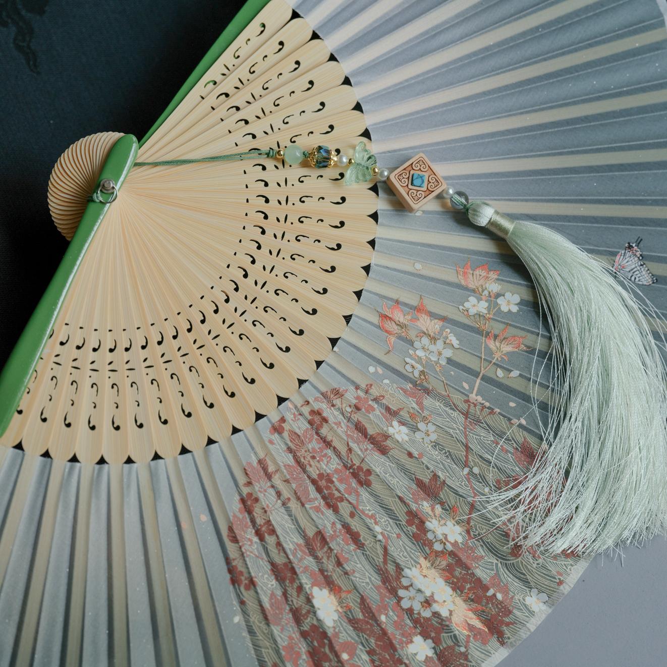 墨雨阁「向露」原创古风绿色渐变烫金折扇子流苏汉服旗袍七夕礼物 - 图0