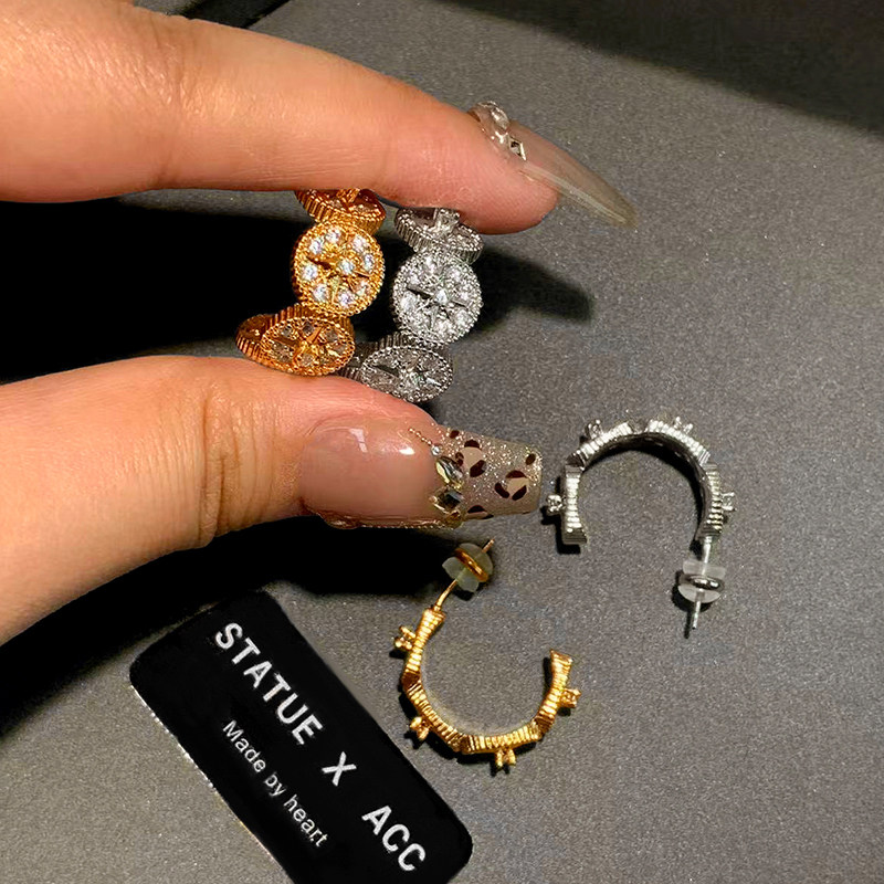 D家精致罗盘C型圈圈耳环女纯银八芒星小众轻奢耳扣微镶锆石耳饰品,淘宝优惠券,粉丝福利购,淘宝优惠卷