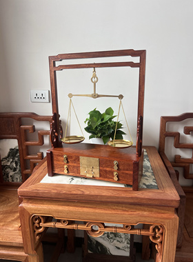 润铭翔缅甸花梨天平秤摆件