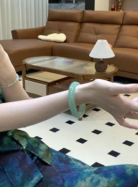 冰种晴水绿玉髓玛瑙手镯女正圈