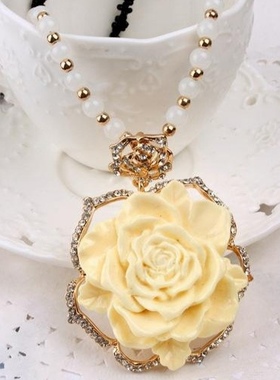 韩版时尚简约百搭奶油黄玫瑰花毛衣链挂件气质小米粒串珠长款项链