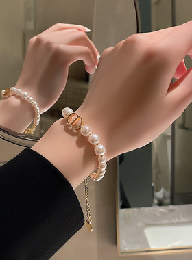 仿珍珠复古设计感项链首饰三件套