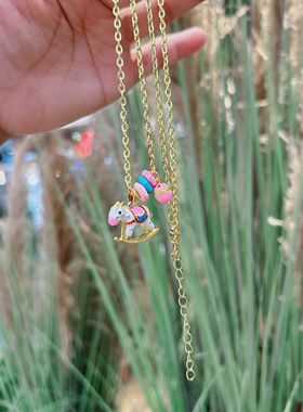 2025新款项链卡通温烧蓝马卡龙色可爱摇摇木马吊坠彩色锁骨链女