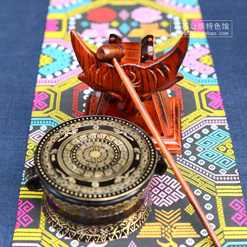 广西壮乡铜鼓壮族特色礼品 实木牛头黄铜铸造商务送礼纪念品礼品 - 图2