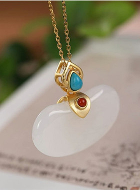 女款镀金项链配福豆白玉玉吊坠