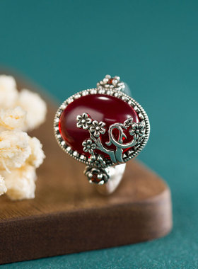 镀白金色复古梅花戒指