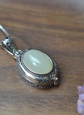 女款镀银项链配嘎乌盒白玉玉吊坠