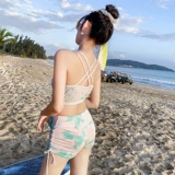 Производитель Baiya, дамы, покрывающие живот и показывают тонкий купальник с тремя наборами.