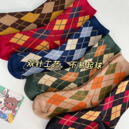 女士双针双路抗起球秋冬菱形格纹复古风大红色纯棉女袜英伦风 - 图2