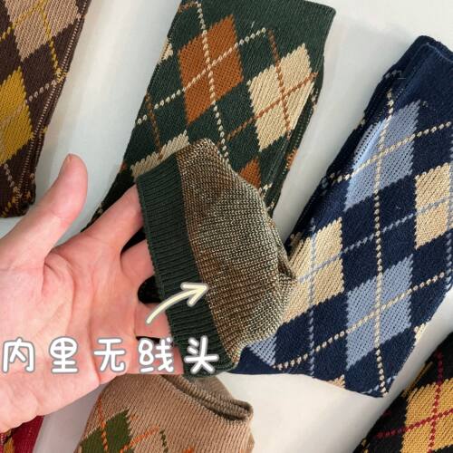 女士双针双路抗起球秋冬菱形格纹复古风大红色纯棉女袜英伦风 - 图1