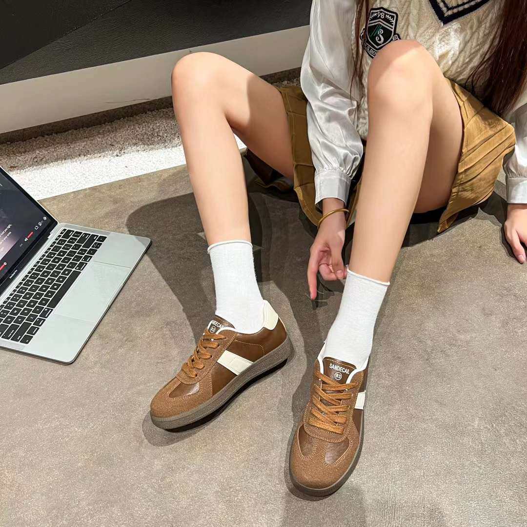 巨日软底低跟板鞋2024秋款女鞋2531318软磨砂牛皮拼色系带休闲鞋,淘宝优惠券,粉丝福利购,淘宝优惠卷