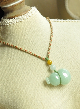 缅甸A货冰润浅绿翡翠小葫芦吊坠