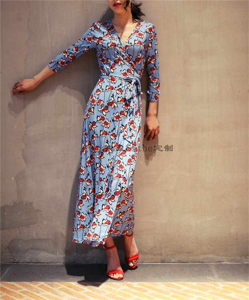 红宝石印花V领收腰修身裹身裙连衣裙夏长款长
