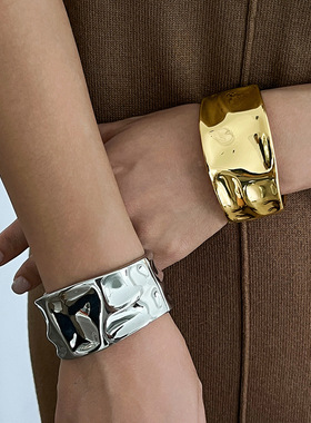 精美饰品包邮 时尚圆形宽纹弹簧手镯 高级小众不规则合金bracelet