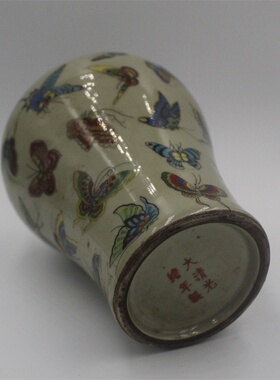 清代光绪彩蝶仿古风做旧瓷器梅瓶