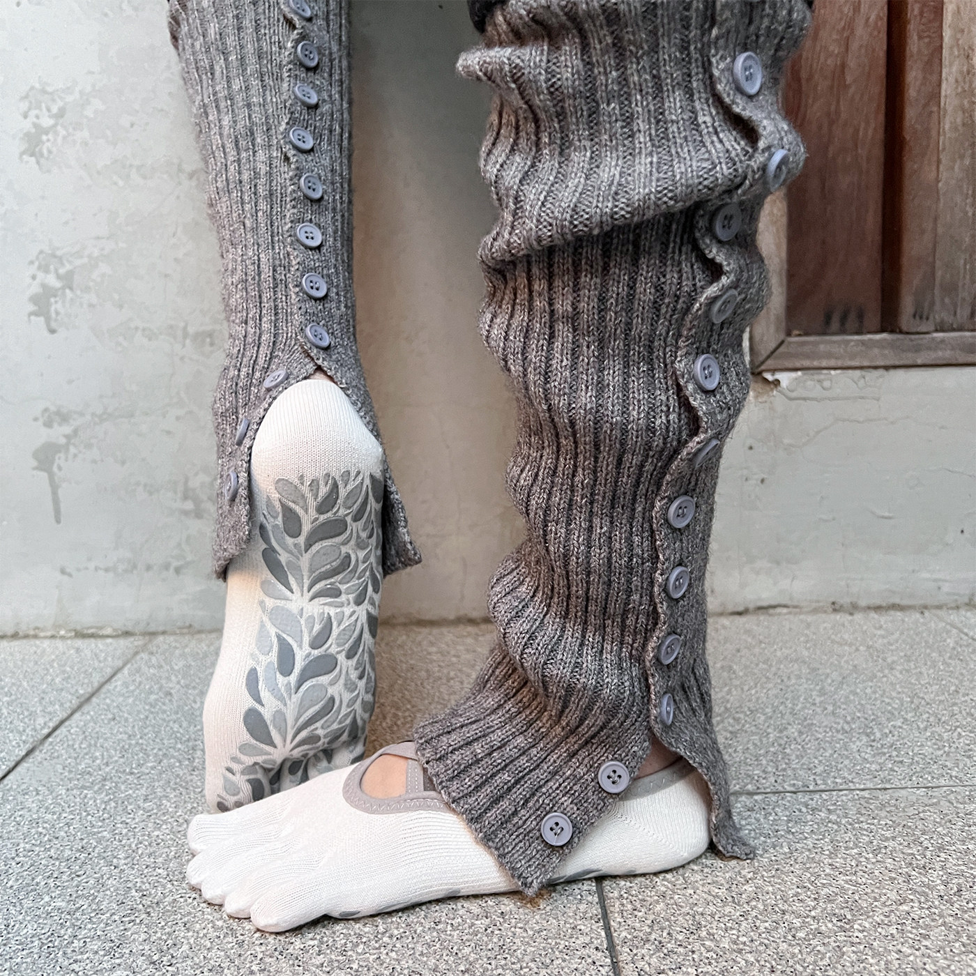 夜间教习室五指瑜伽袜女秋冬交叉绑带防滑地板袜子运动健身分趾袜,淘宝优惠券,粉丝福利购,淘宝优惠卷