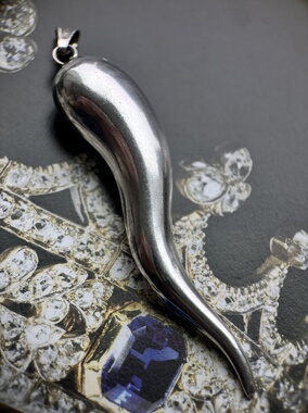 伦敦买回的银饰，寓意特别好愿你爱的人和爱你的人都有爱情的结晶