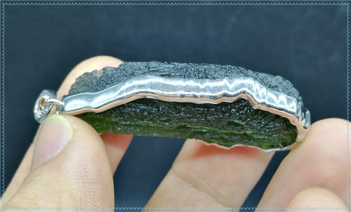 保真纯天然捷克陨石Moldavite 捷克玻璃陨石吊坠 纯银镶嵌绿陨石1 - 图2