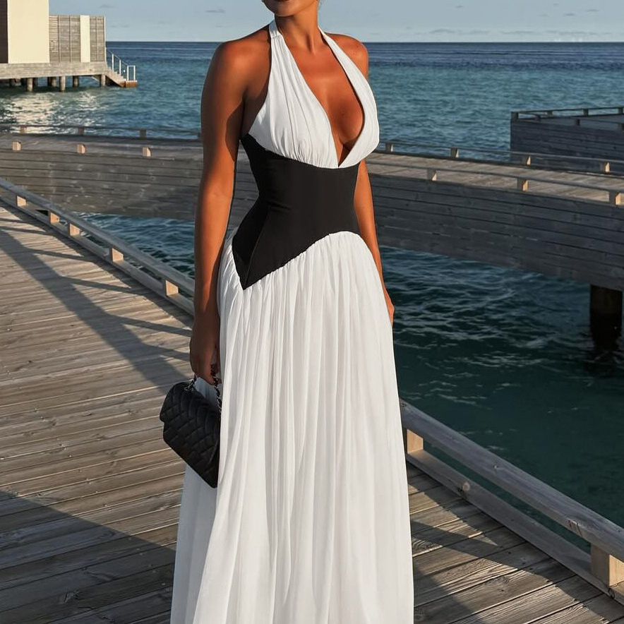优雅绽放/超低领时尚黑白褶皱性感深V挂脖收腰显瘦A字连衣裙长裙 - 图0