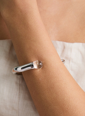 EWEST 新款时序水滴水晶银色手镯女镯子原创轻奢百搭时尚开口腕饰