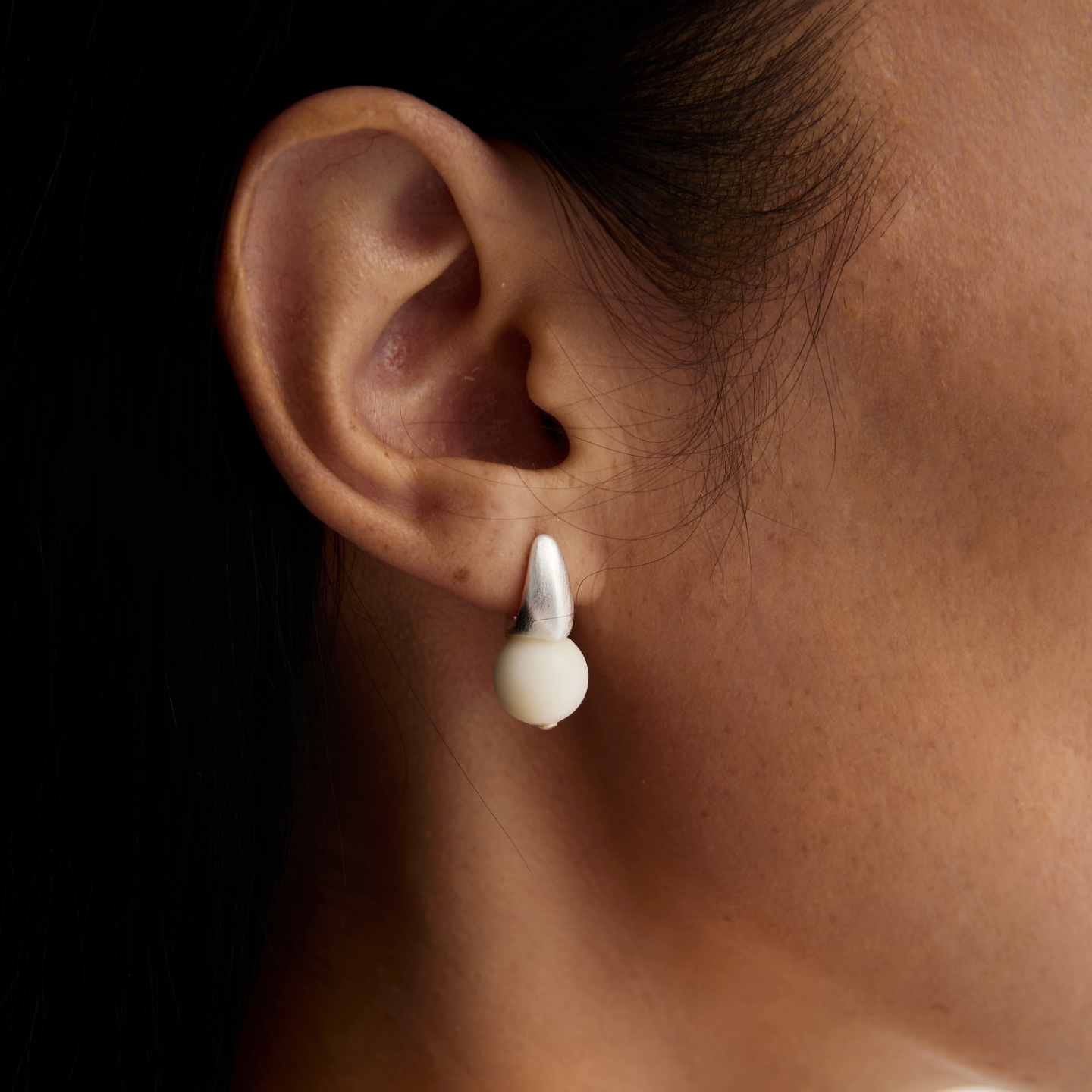 ewest 新款象牙果耳钉女耳环高级原创轻奢设计感百搭秋冬白色耳饰 - 图0