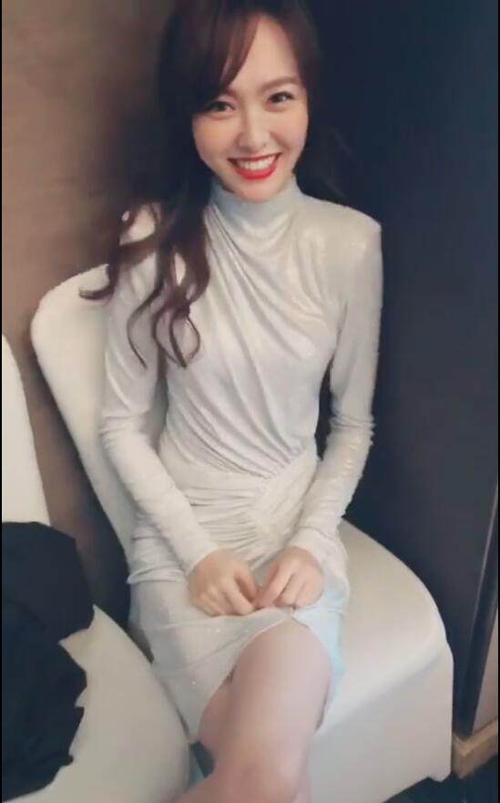 2020新款唐嫣抖音同款银色打底裙 魅使连衣裙