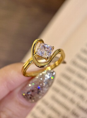 轻奢独特高级感扭曲方钻戒指轻奢小众设计简约百搭时尚叠戴款指环