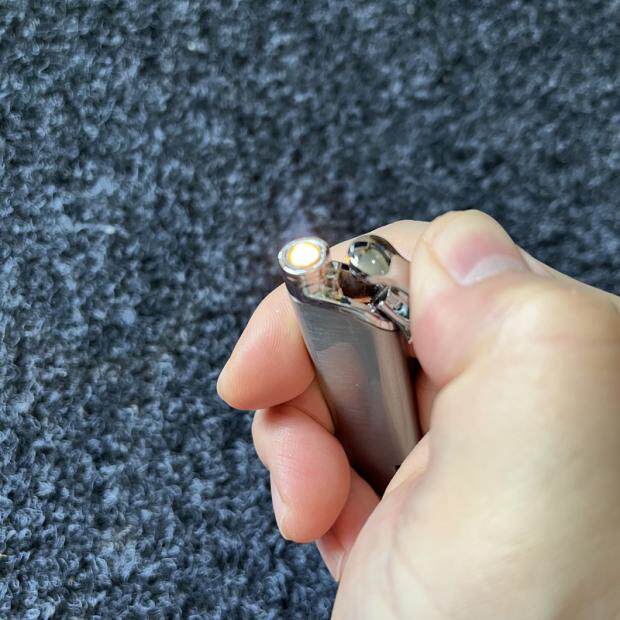 Zinc alloy shell windproof inflatable lighter