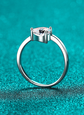 s925银镀18K金莫桑石戒指心形光圈镀PT950铂金女戒简约节日送女友