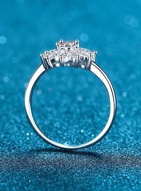 s925银镀18K金女小菊花指环异形1.3克拉莫桑石戒指PT950铂金婚戒