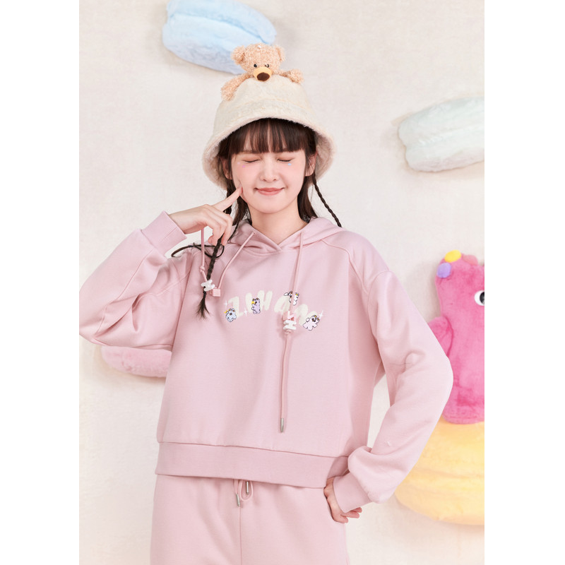 【奶噗噗联名】紫涵字母刺绣短款连帽卫衣女冬季新款甜美宽松上衣,淘宝优惠券,粉丝福利购,淘宝优惠卷