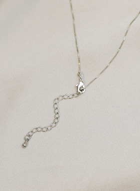 小众设计师品牌项链女ins简约轻奢方形锆石锁骨毛衣链吊坠配饰品