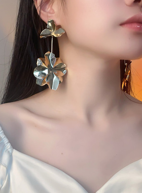 金属花瓣花朵耳钉流苏