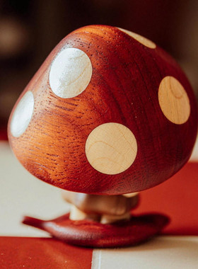 Winki蘑菇人实木潮玩书架装饰摆件原创设计木质手办书房点缀好物