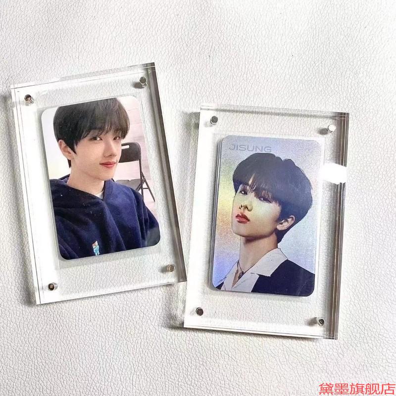 磁吸亚克力相框卡砖亚展示架吧唧追星摆台透明高清立牌带凹槽 - 图3