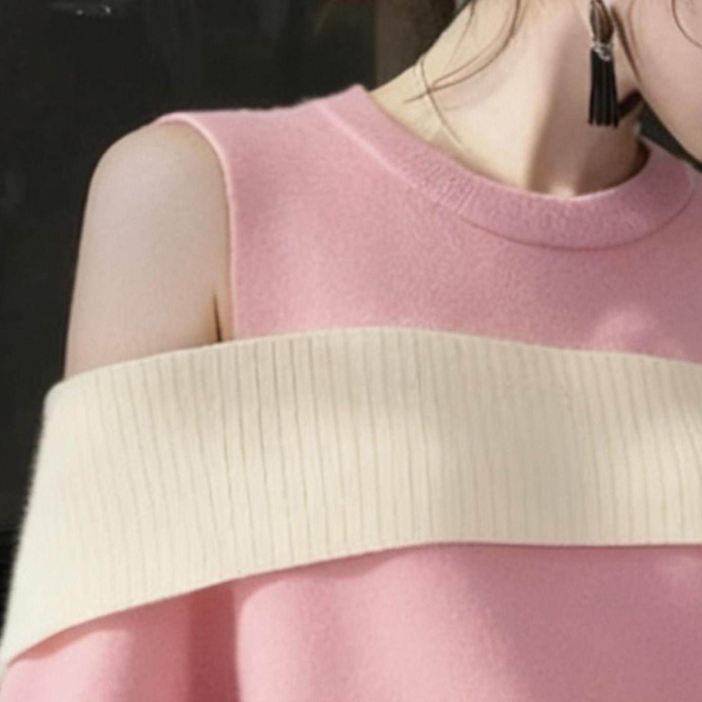 优雅风高级感粉色拼色露肩毛衣针织衫女秋冬新款百搭宽松套头上衣,淘宝优惠券,粉丝福利购,淘宝优惠卷