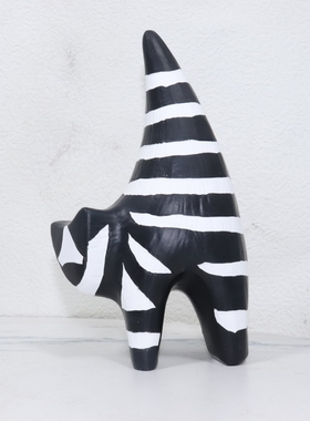 手绘猫咪摆件样板间树脂装饰艺术