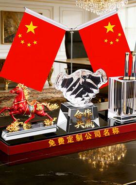 办公室老板桌面创意摆台高档装饰品轻奢办公桌摆收纳文台笔筒伴手