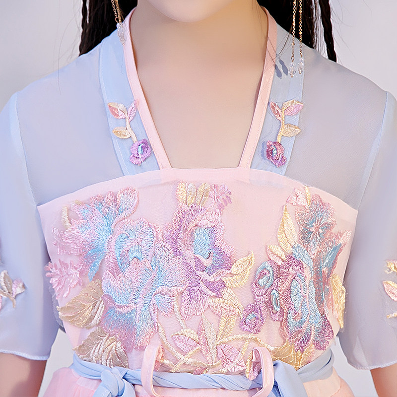 童依瑄汉服