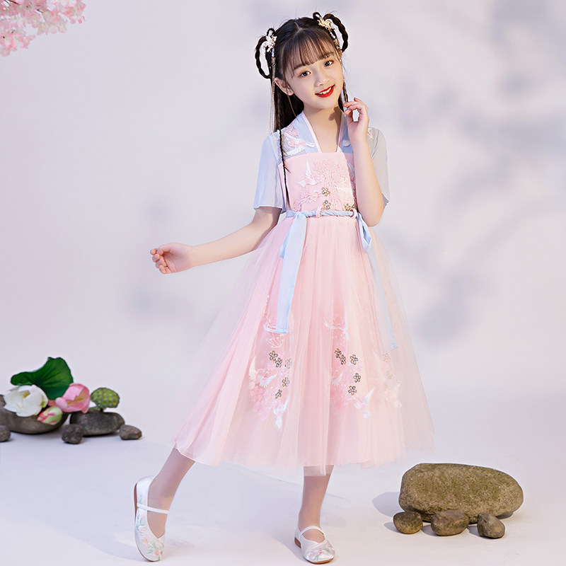  童依瑄汉服