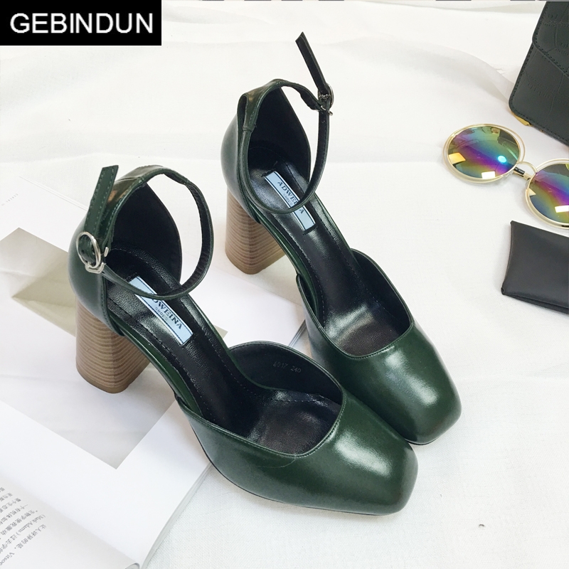 哥宾杜旗舰店GEBINDU复古木根一字扣高跟鞋女2018春夏百搭时尚方头浅口粗跟单1
