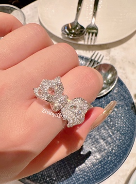 18k金可可爱爱蝴蝶结钻石戒指