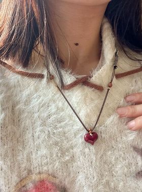 新中式复古朱砂爱心项链轻奢高级感毛衣链可调节简约时尚气质项饰